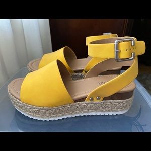 *BRAND NEW* Yellow Espadrille Sandals - Size 7.5
